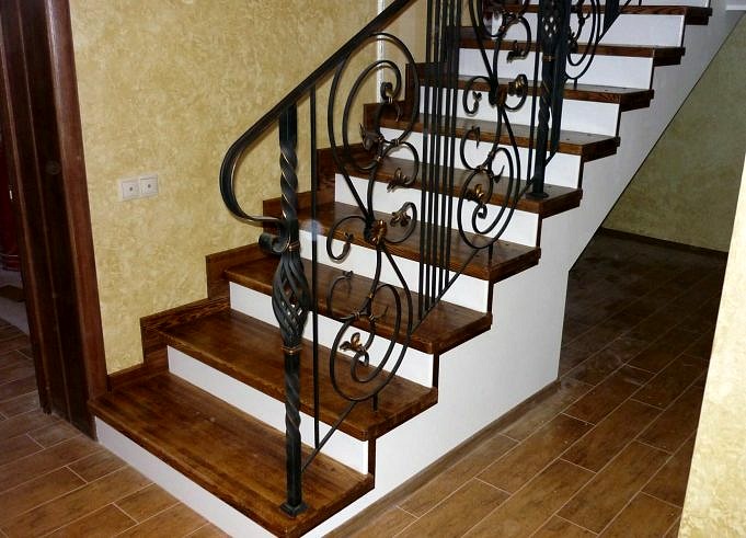 Vor- Und Nachteile Von Teppichen Auf Treppen. Müssen Sie Es Installieren?